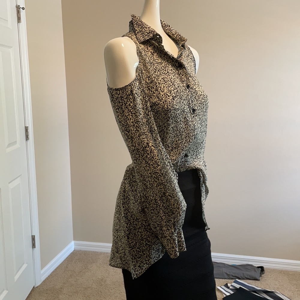 PARKER Silk Button Down Collared Blouse Shirt Cold Shoulder Asymmetrical Top XS - Picture 4 of 10